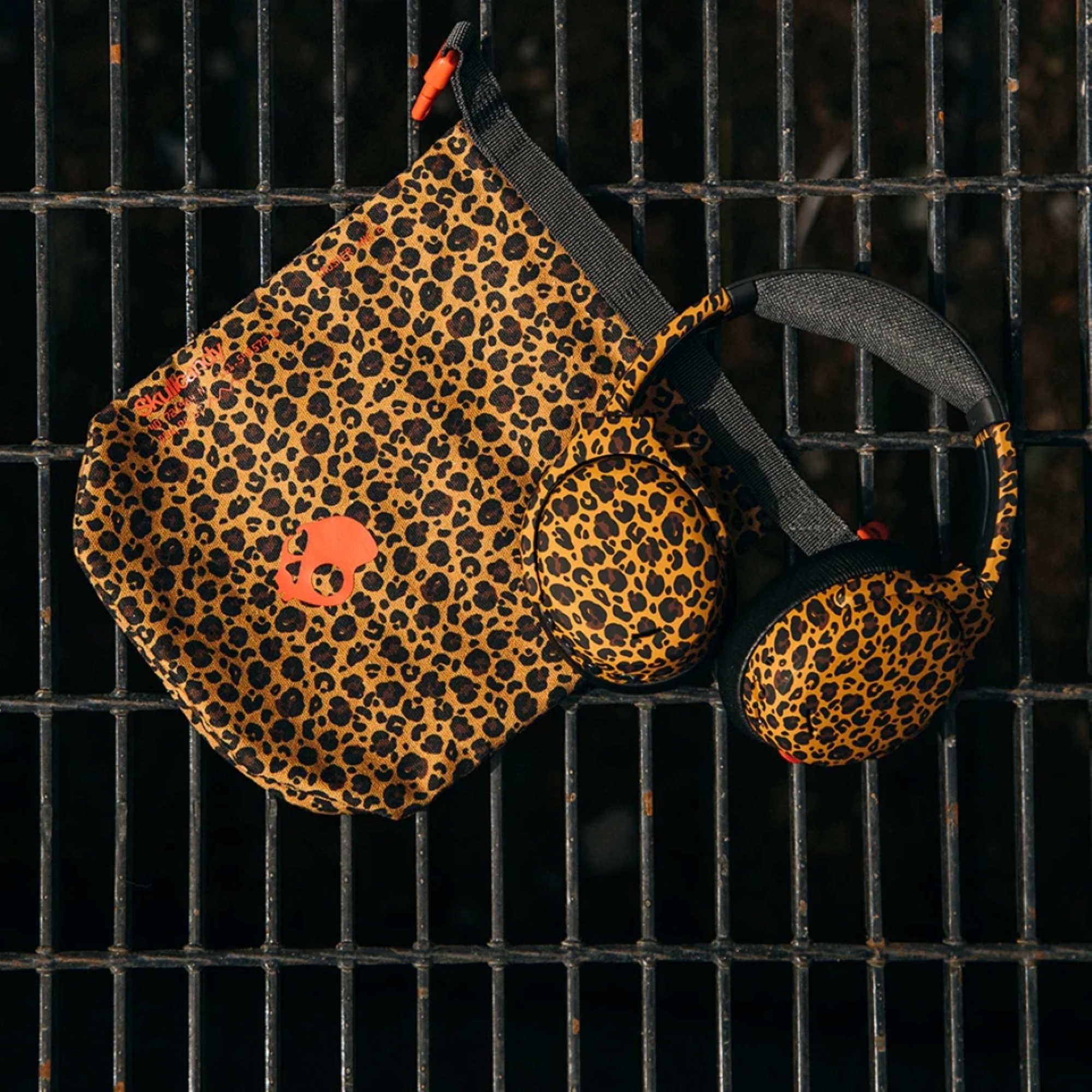 STAND OUT FOR LESSSHOP 